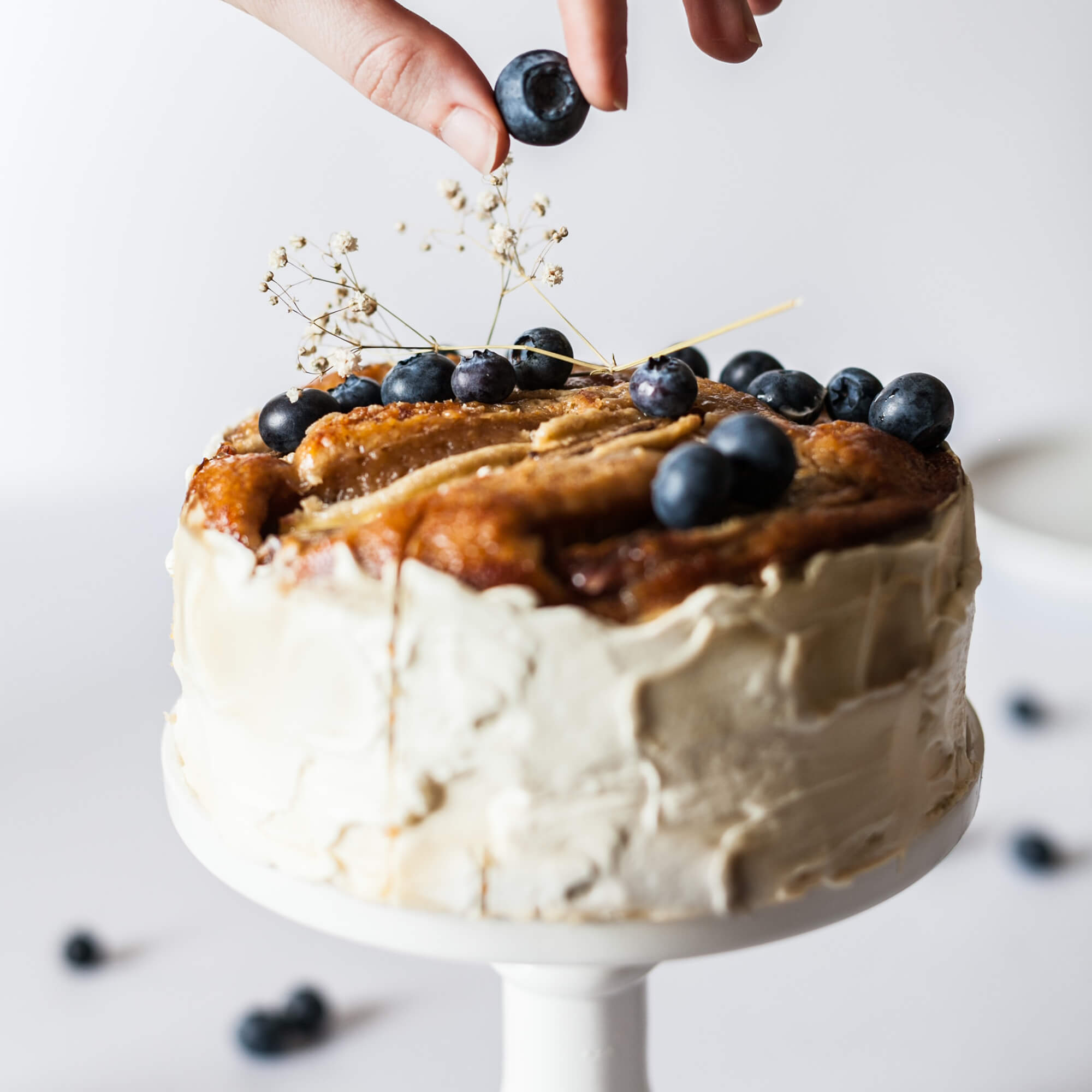Tropical fruit cake with cream cheese icing - Farrox