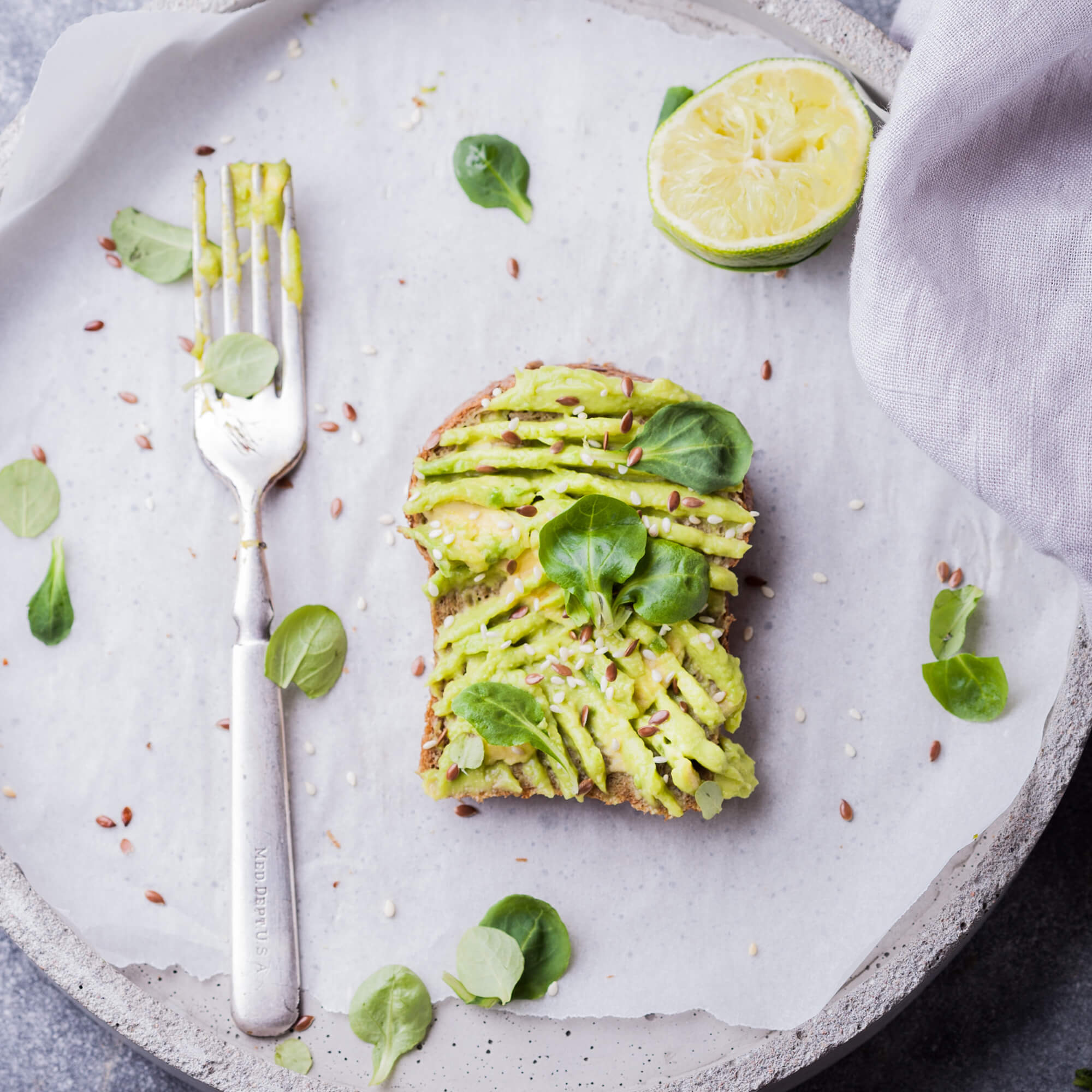 Avocado toast with grilled cheese with mint - Farrox